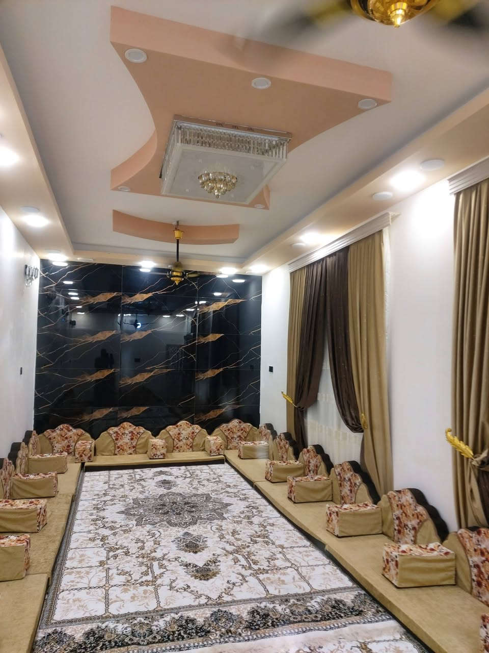 السلام عليكم جلسه عربيه طول ٣٠ متر للبيع للستفسار اتصال على الرقم ***********
