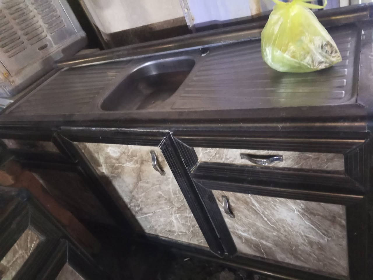 كاونتر الالمنيوم حطاطه قياس مترين مع سنك متر ونص السع ر ٣٠٠
الطارميه شارع التدببر مجاور مصور اللؤلؤه ***********
***********
