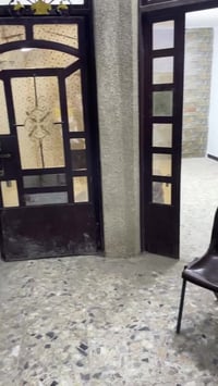 بيت للايجار المساحه ١٠٠ متر  نظيف جدا  العنوان حي اور قرب جامع الفردوس...