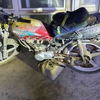 4 كير نقص تاير خلفي ويدة كلج باقي غراضهه موجوده والدراجه شغاله حط سعرك...