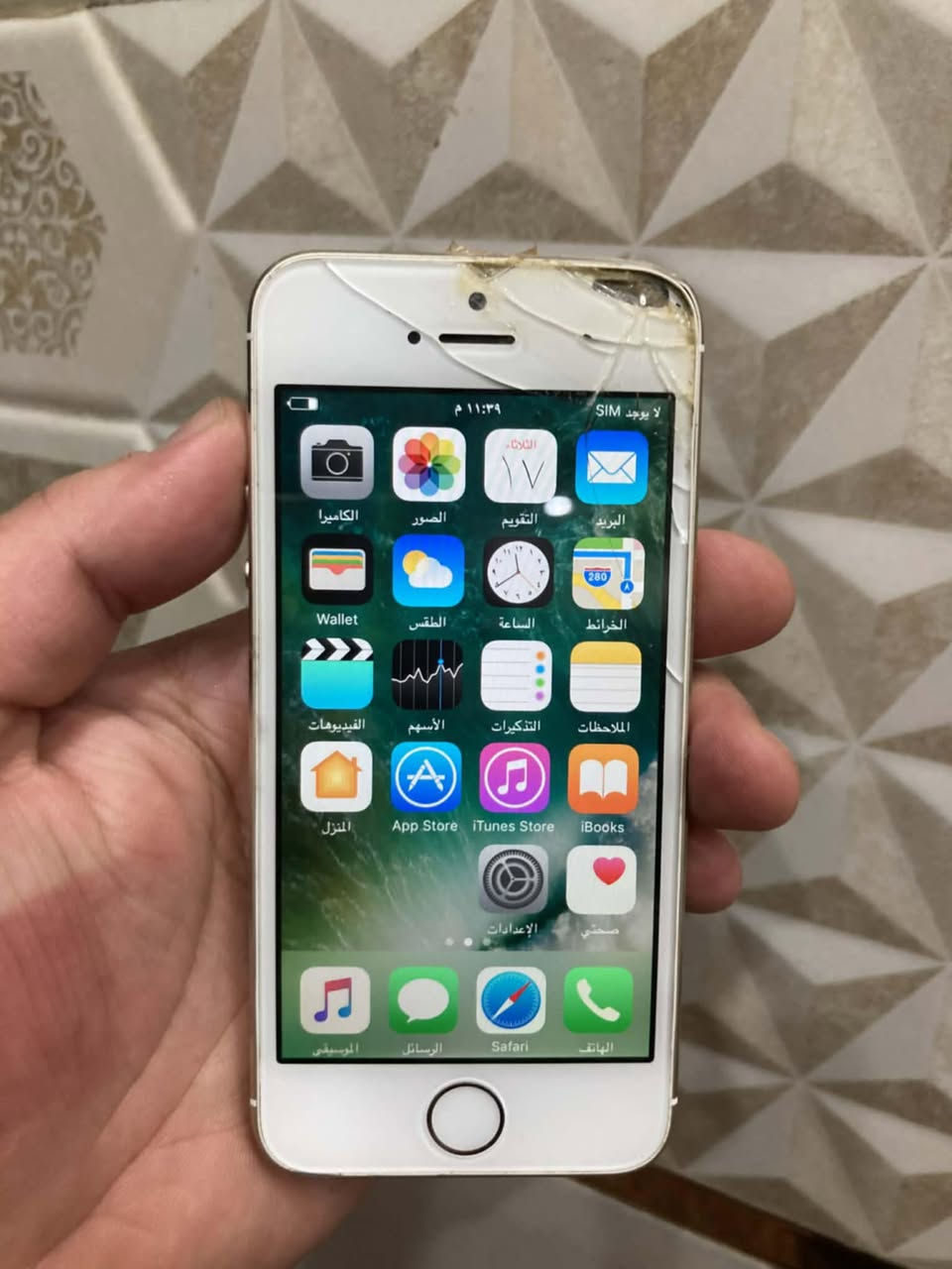 ايفون 5.5s ياباني شغال فقط واي فاي سيم كارت مقفول شبكه 
شاشه مفطره او مشاكل بسيطه 
iPhone 5ب 15 الف
iPhone 5s ب 20 
توجد قطع غيار للاجهزه شاشه بطاريه بورد 
للحجز خاص او واتساب ***********
توجد اجهزه فحم  طافيه 5و 5s جمله فقط مابيع مفرد القطعه ب 7 الاف
