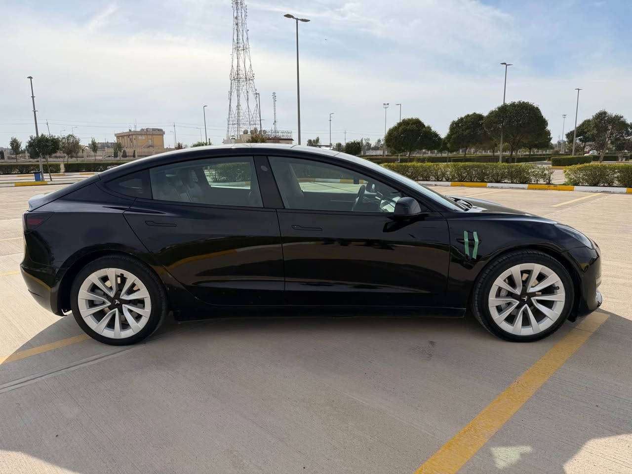 تيسلا 3.     موديل 2022
سيارة قطعتين صبوغ 
لاتحتاج اي مصرف 
***********
تحويل غرامة بشرط أربيل, العراق
