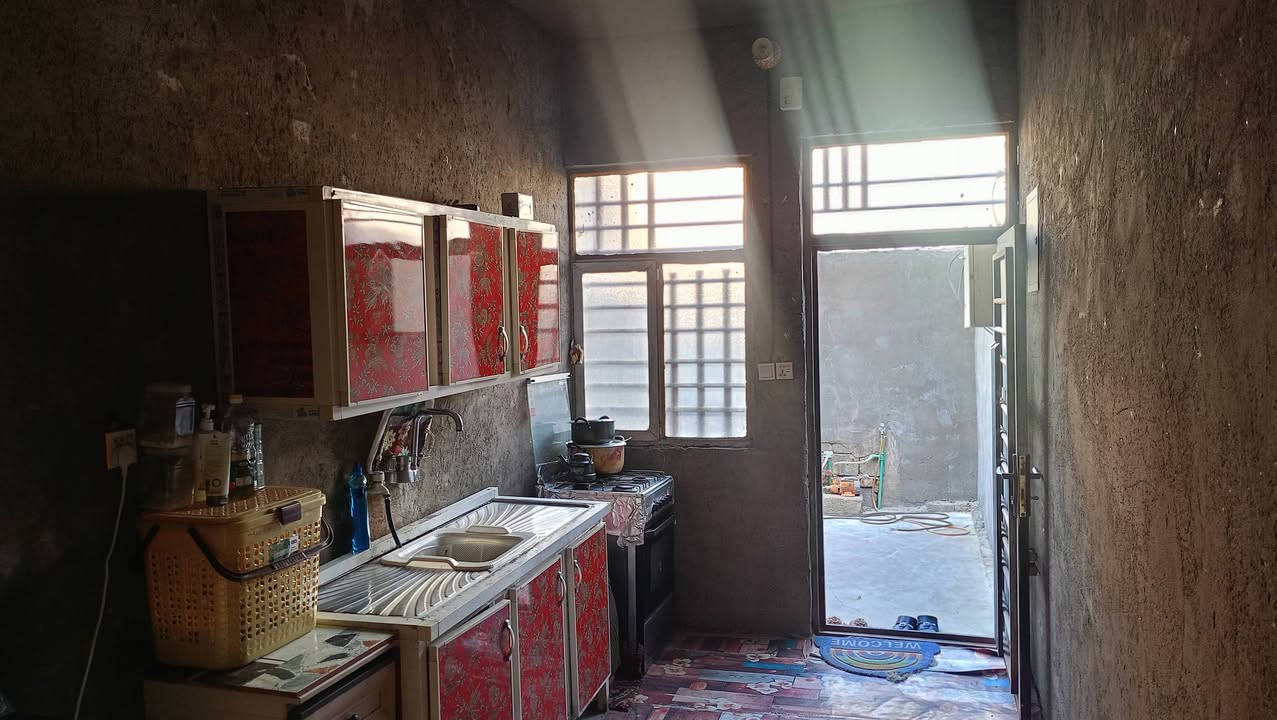 سلام عليكم 100 م للبيع حي ميسان قرب سكلة الكرعاوي
متكونه من غرفه وصاله ومطبخ واستقبال عوزها فقط بياض وارضية وتخاريج داخلية وخارجية  بناء نضيف 
للأستفسار ‏‪***********‬‏
