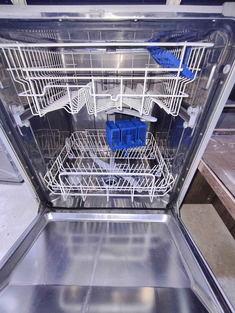 غسالة صحون صناعة إيطالية نضافة 100% ب220 الف 
***********
*********** 
بيهن واتساب
