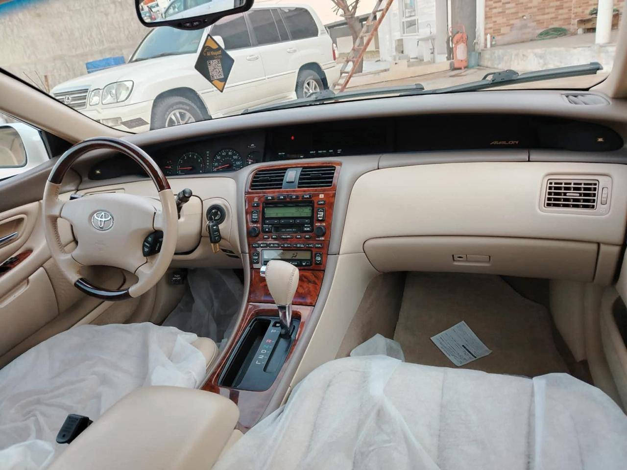 ئەڤەلۆن ٢٠٠٥
فول فول مواسەفات جلدو سڵاید ئاوێنە کارەبای  ....هتد
سەیارەکە ...٨٦٫کم هەقیقی ڕۆشتوە 
لۆک لۆکە سەیارەکە ساغە
بۆیاخی عێراقی نییە ٣ پارچەی پەمپی ئەورووپایە 
بێ چاڵ بێ شوخت 
گێڕو مەکینەی شەریکە برغۆی نەکراوەتەوە سپێری شەریکەی دانەگیراوە
سعری ١١٠ گەڵایە
هی من نییە ئەوە ڕەقەمی خاوەنی 
*********** السليمانية, العراق
