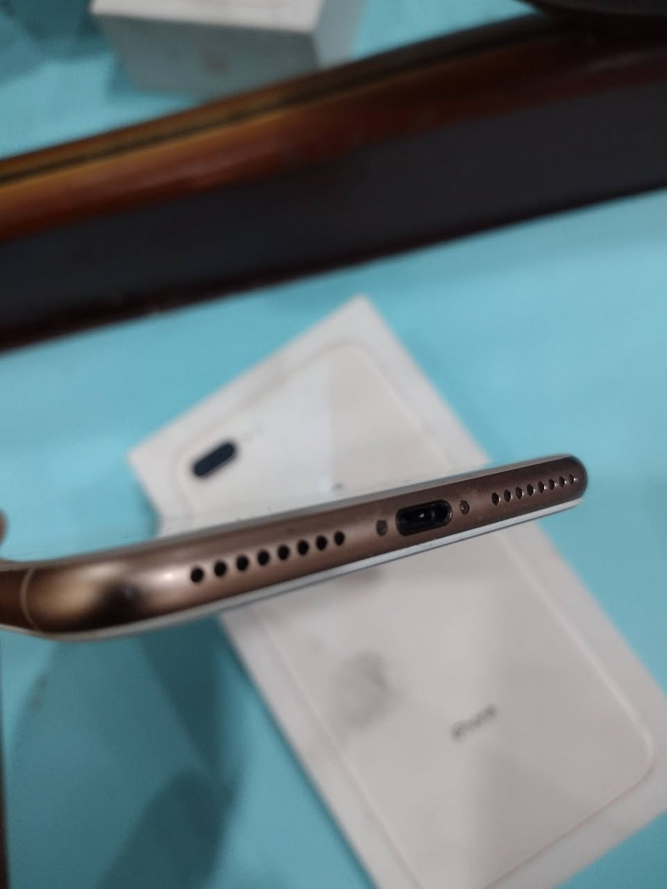 ايفون 8 بلس مبدل شاشه وبطاريه وسماعه 
بطاريه ضمان 10 اشهر يم الشركه 
نضيف كلش 
100 الف رايده بدون شاحنه فقط كارتونه وموبايل
اتصال او اتساب .***********
نجف مكتب الرشيد
