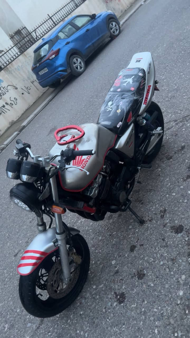 بطحه cb400 نضيفه مكينه مفتوح كور فقط لاصرف لادخان لاتبخير حلوه حيل مال جناي مكاني اربيل ***********
