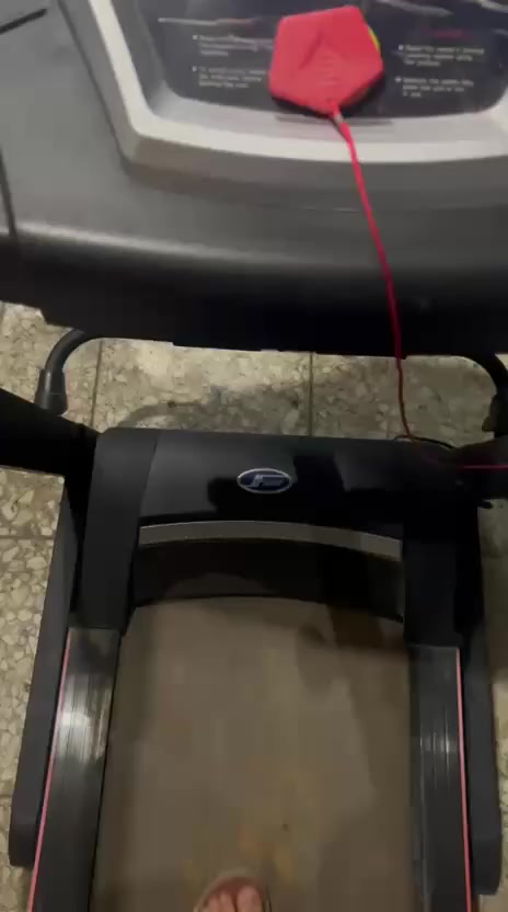 السلام عليكم جهاز جري 
شغال ماطور وجري بس من اصعد عليه يقل الجري مالته شويه شي بسيط وبي مجال ٢٥٠


**إذا كنت صاحب هذا الإعلان وتريد حذفه لأي سبب، رجاءا أرسل رسالة إلى الدعم الفني**