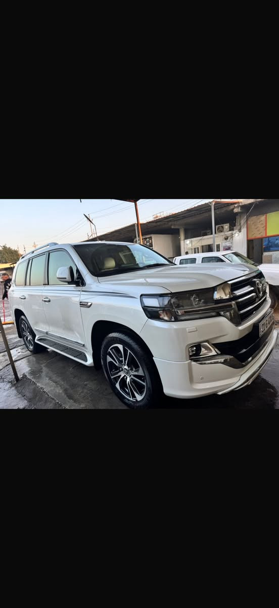 سلام عليكم لاند كروز موديل 2020 مكفوله كفاله عامه
سياره على أيدنه من شركه كاعيات ما مفروشه غراضها كامله ماشيه 52كيلو شركه ساز تايرات تخم جديد 
بصمه عدد 2 مكان 
مكان سياره بغداد / الأمين ثانيه / معلمين (***********)
