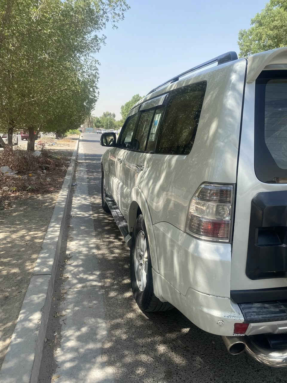 سلام عليكم عندي باجيرو ٢٠٠٨ محدثه ٢٠١٦ محرك ٣٠٠٠ فول مواصفات ما عدا الدمام  ثلاجه  تبريد اشاير بالمري بصمه عدد ٢ تحكمات شاشه  مري شفط كشن كهرباء فتحه  رقم بغداد  بيها قطعتين صبغ السعر ١٠٥ وبيه مجال
مكان السياره بغداد 

‭٠٧٧٧ ٩٥٦ ٠٨٠٦‬
