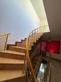 بيت للإيجار الموقع السيدية قرب جامع الأقصى سعر الايجار مليون مع الأثاث...