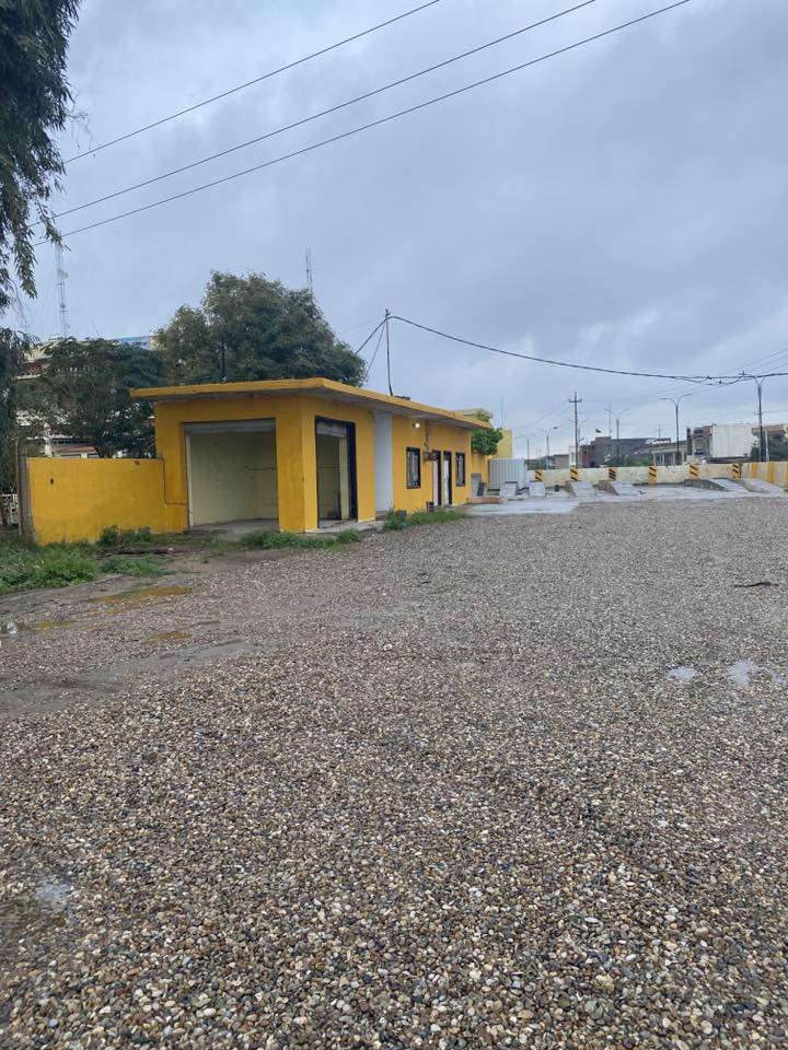 سلام عليكم محل للإيجار الموقع  عل شارع العام مجاور غسل قريت سلامه و مجاور مكتب العدل  
مساحتة 4*3.5 بابين مثل ما واضح في الصوره للتواصل و الاستفسار الاتصال على رقم ***********
