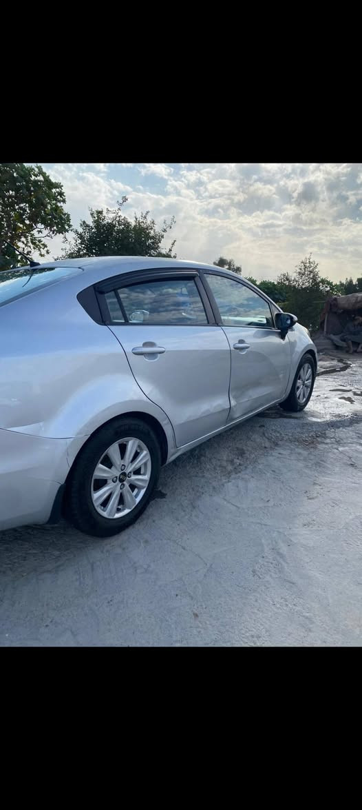 سلام عليكم كيا ريو موديل 2013 خليجي رقم اربيل بأسمي حجم المحرك 1600 المرغوب  السياره ببيه٣قطع بدون دواخل مكاني كربلاء  السعر ٧٨ وبيه مجال قليل للستفسار ***********
