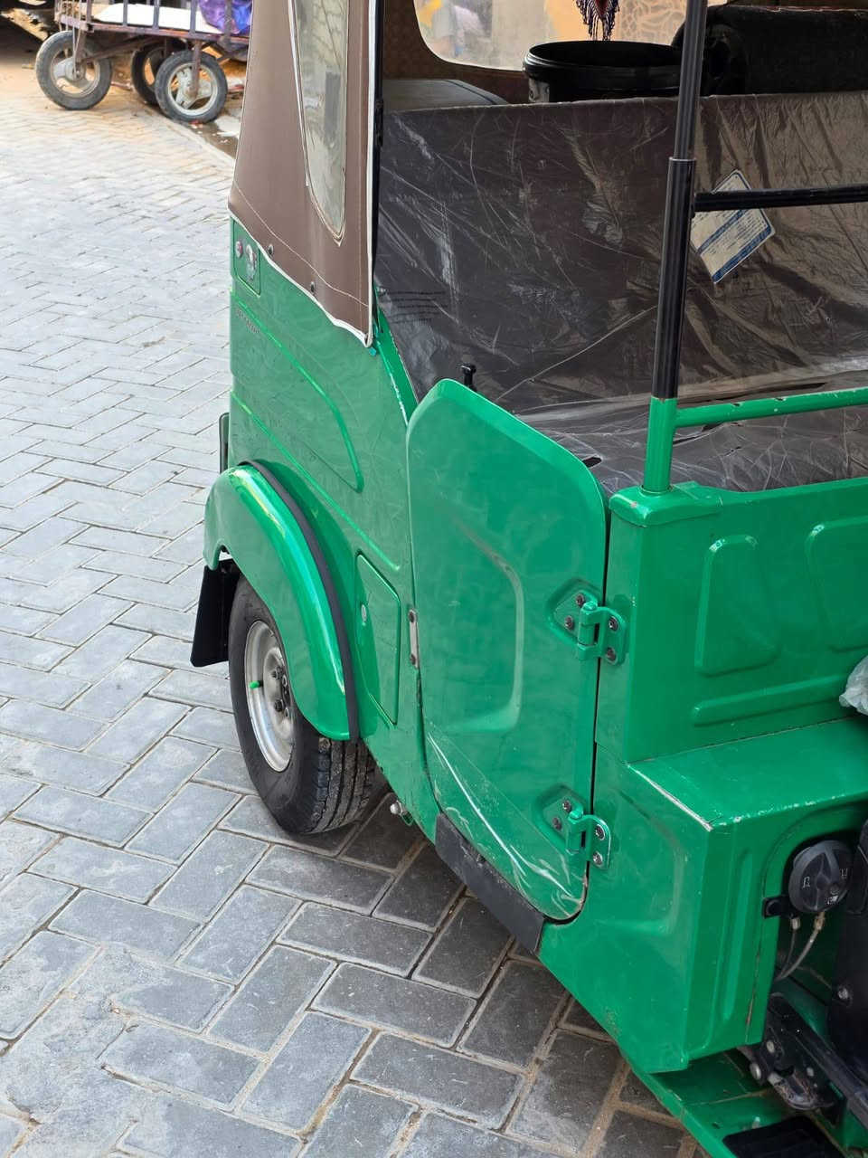 تكتك لبيع واحد وعشرين مكفولة كفالة عامة ما عدة دوس مكاني بغداد مدينة الصدر
رقم ***********
