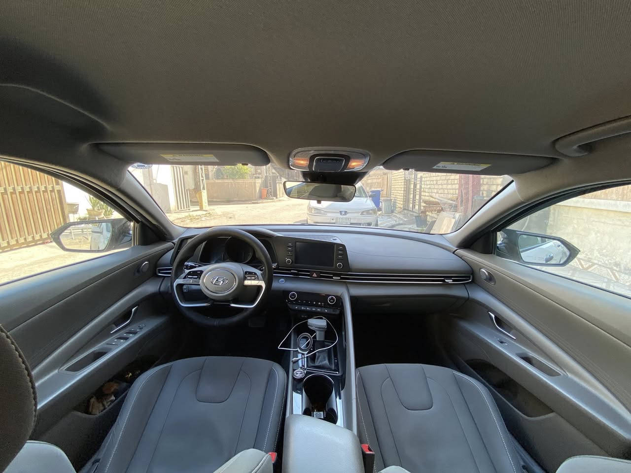 النترا امريكي ٢٠٢٣هايبرد من رخصط الادمن
مواصفات بصمه 

وصور الحادث موجوده

تشغيل عن بعد 

جنطة بصمه وذكي عند القتراب هم تفتح

تحكم فول 

رادار فول جانبي وامامي توقف ذاتي 

اوتو هولد 

سايد بريك بصمه

واشاره ترحيب 

رقم اربيل وبسمي السياره 

السعر ١٦٠وبيهه مجال بصيط***********
