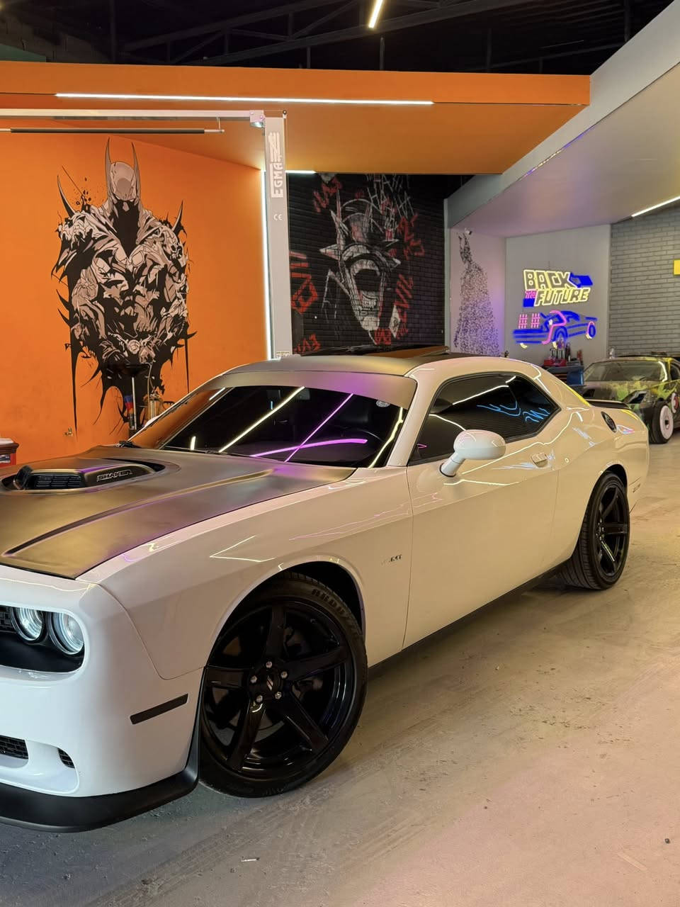 جالنجر شيكر موديل 2022 رقم اربيل
السيارة ماشية 24 ميل فول مواصفات 1/1 
السيارة بيهه قطعتين 
جاملغ تبديل 
والبنيد مبدل لون 
السيارة مبرمجة يم ايكل وصاعدة داينو والفايل الي عليهه كلش حلو والسيارة كلش قوية وبعدهي جديدة وبحالة الوكالة 
سعرهه 245$ وبيهه مجال للشراي والي يشوفهه غالية يارب يحصل الاحسن منهه بلسعر الي يعجبة 
العنوان بغداد
رقمي ***********
