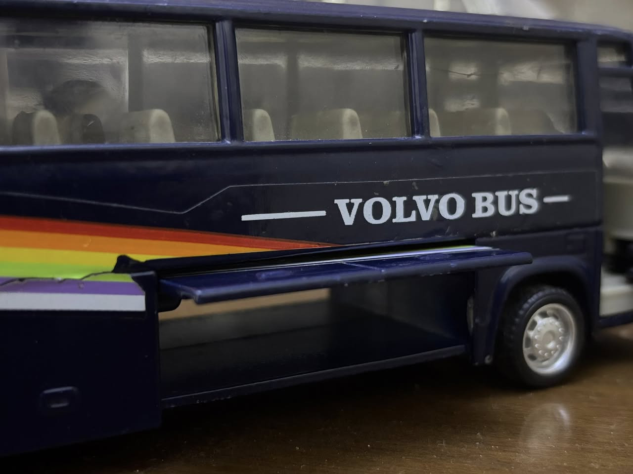 Volvo Bus 

صنع في إسبانيا 🇪🇸 قطعة نادرة 
حديد بالكامل وزن ثقيل جداً
الحجم 1:50 

السعر 28 الف

للحجز على الخاص او على الرقم ***********
