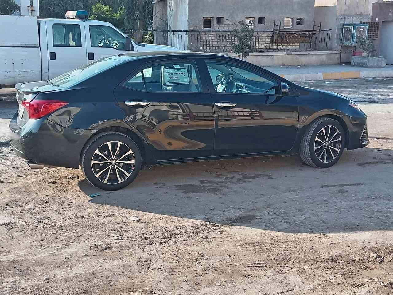 كورلا موديل ١٧. موصفات xse فول
بدون ايرباك  كير مكينه كله جديد.
 سياره بيها ويل. عادي.   سياره بيها بس قطعه ضبغ
بدون اي نقص.  سعر.  ١٢٥. وبيها مجال .
***********

