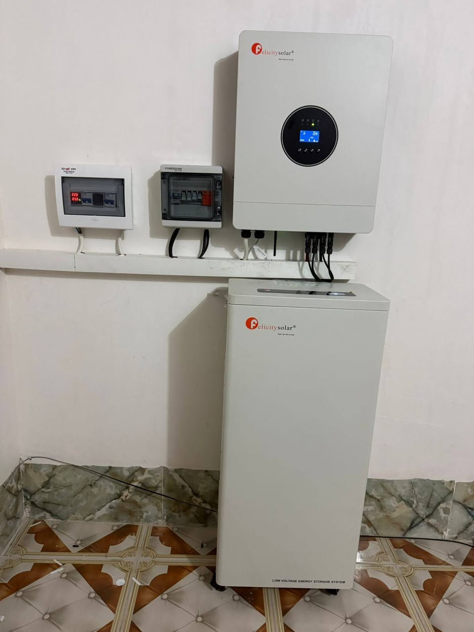 عملنا لهذا اليوم . 7/1/2026
تم بفضل الله تنصيب منظومة طاقة شمسية لبيت الاخ محمود الياسين في قضاء العلم. 
#مركز_دجلة_للطاقة_الشمسية 
عنواننا//
صلاح الدين تكريت القادسية الشارع العام 
الانبار الرمادي شارع 60
للاستفسار//
***********
***********
