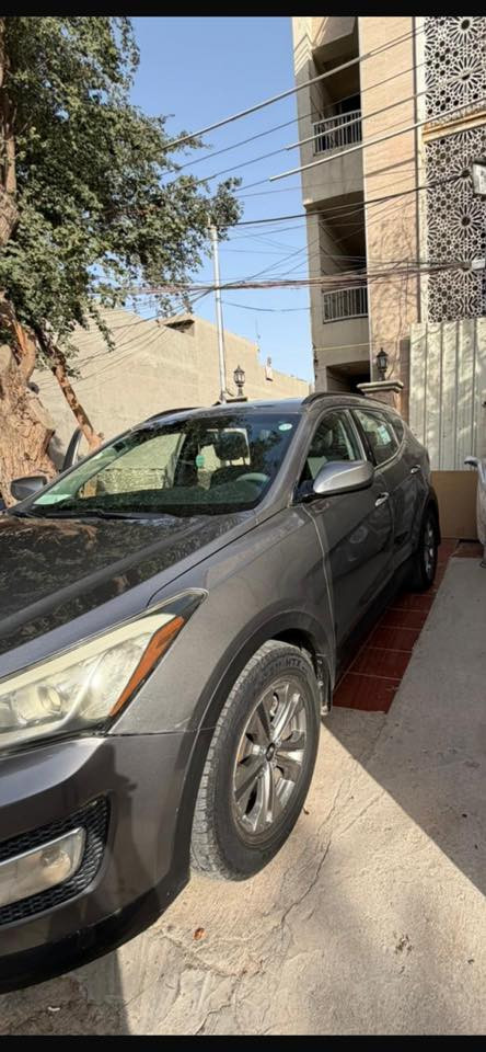 السلام عليكم سنتافيا موديل 2016 فئة السبورت محركها 2400 السيارة (ماشية 75الف) نص مواصفات تدفئه كشنات قطعتين تبريد شاشه خرائط وعرض فيديو صور كامره خلفي كرسي كهرباء نظام ايكو سبورت كومفرت تبديل باب خلف السائق. 
السعر: 150$ وبيها مجال.
للاستفسار: *********** . 
ماسنجر غير متواجد
