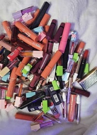 شلعة مكياج • ٩٧ قطعة