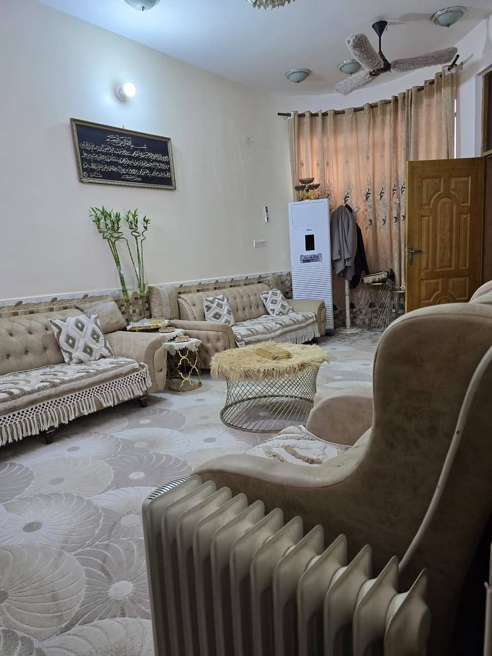 بيت 133م طابقين كونكريت مسلح الديوانية حي الحضارة شارع طيبة التجاري 
استقبال 7في 4
مطبخ   4في 5
صالةكبيرة. 9.5في 4
صحيات ومناور 
فوووووك.. 
غرفتين وصاله وصحيات 
أرضية كرانيت 
للاستفسار *********** او***********
