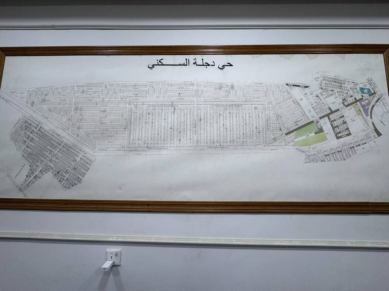 السلام عليكم هيكل مساحة 115 م واجه 5 م نزال 23 م 
طابقين كل طابق يحتوي غرفتين نوم وحدتين سكنيه معزوله تجاري ع شارع الصفوة 12 م قرب شارع الابداع رقم القطعه 930 تنازل شركة قلعة بيضاء 
***********
