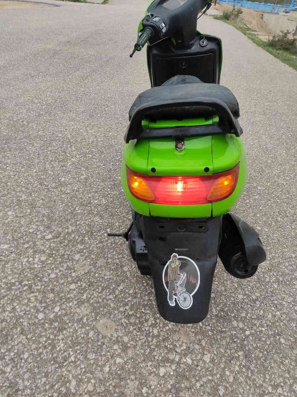 سلام عليكم شباب دراجه فراشه  الون اخظر  للبيع مكينه لاتبخير ولا تنقيص ستوني مجفتهاا 
كهربائيات شغاله باتري جديد    لايت اشاير بك لايت كلها شغاله  الدراجه نكره سلف  مكينه خير من الله 
مكان الدراجه 🏠 الديوانية 
قضاء غماس 
 السعر💵 خاص 
للاستفسار اكثر اتصل ***********
