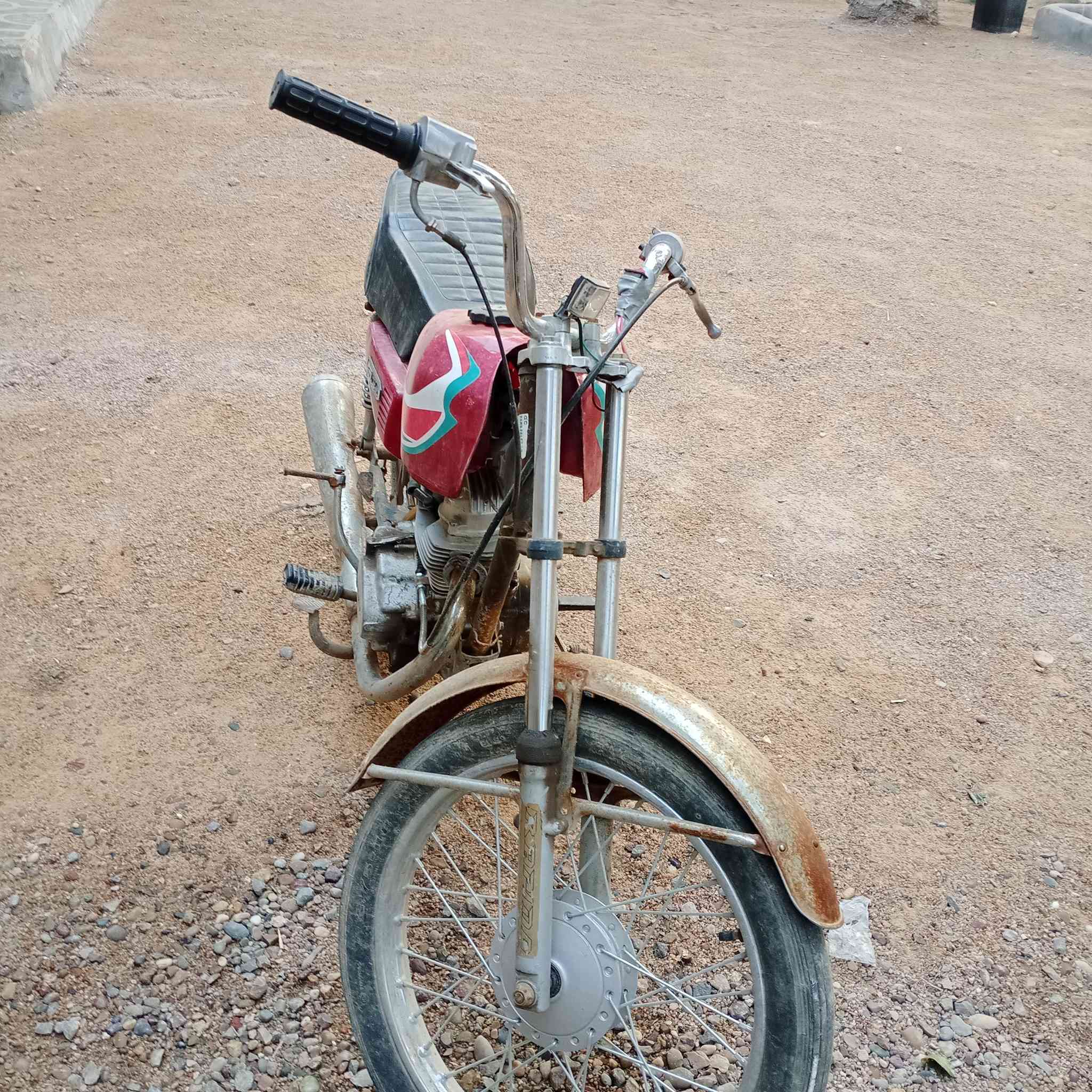 سلام عليكم ...
دراجة ارشا كلك كلك كلك 
الدراجة شغالة بس جوزة ما بيها اني اشدلها 
السعر 125 الف قفل قفل قفل 
المكان كربلاء طويريج السياحي قرب جسر ابو هاشم 
الخاص مفتوح 
الرقم ***********
