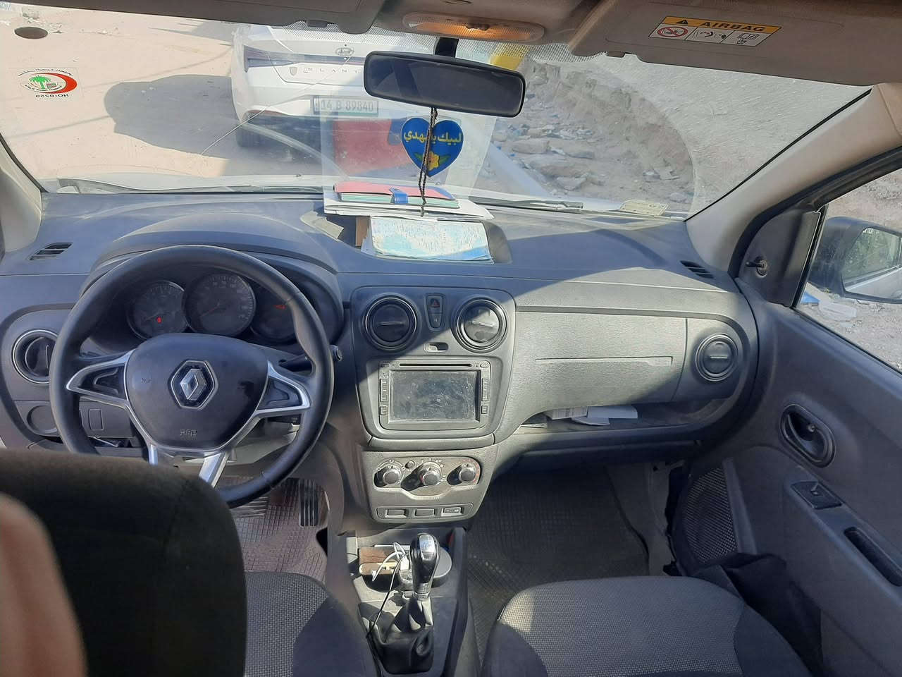 السلام عليكم سيارة للبيع رينو لوجي مديل 2019 كلة جديد محرك وكير وتبريد 7راكب مكان السيارة البصرة الزبير السعر 90ورقة وبية مجال ***********
