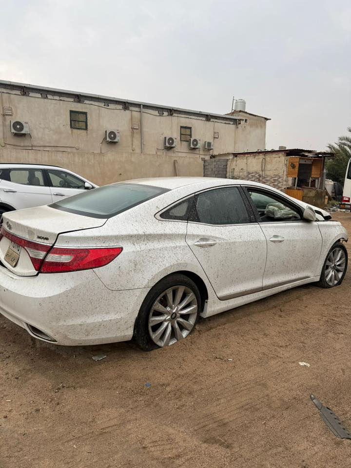 السلام عليكم 
ازيرا ٢٠١٥ 
رقم اربيل بإسم شركة 
سنوية منتهية 
وكالة بإسمي 
مكان السيارة بصرة 
السعر ٦٥ 

للتواصل 
*********** 
متواجد واتساب
