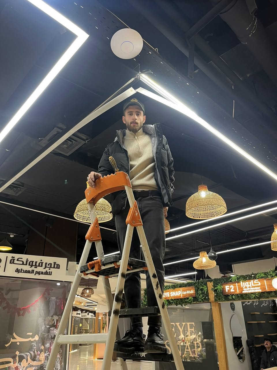 تأسيس كافة الأعمال الكهربائيه و بأسعار مناسبه جداً للاستفسار *********** مهندس سجاد
