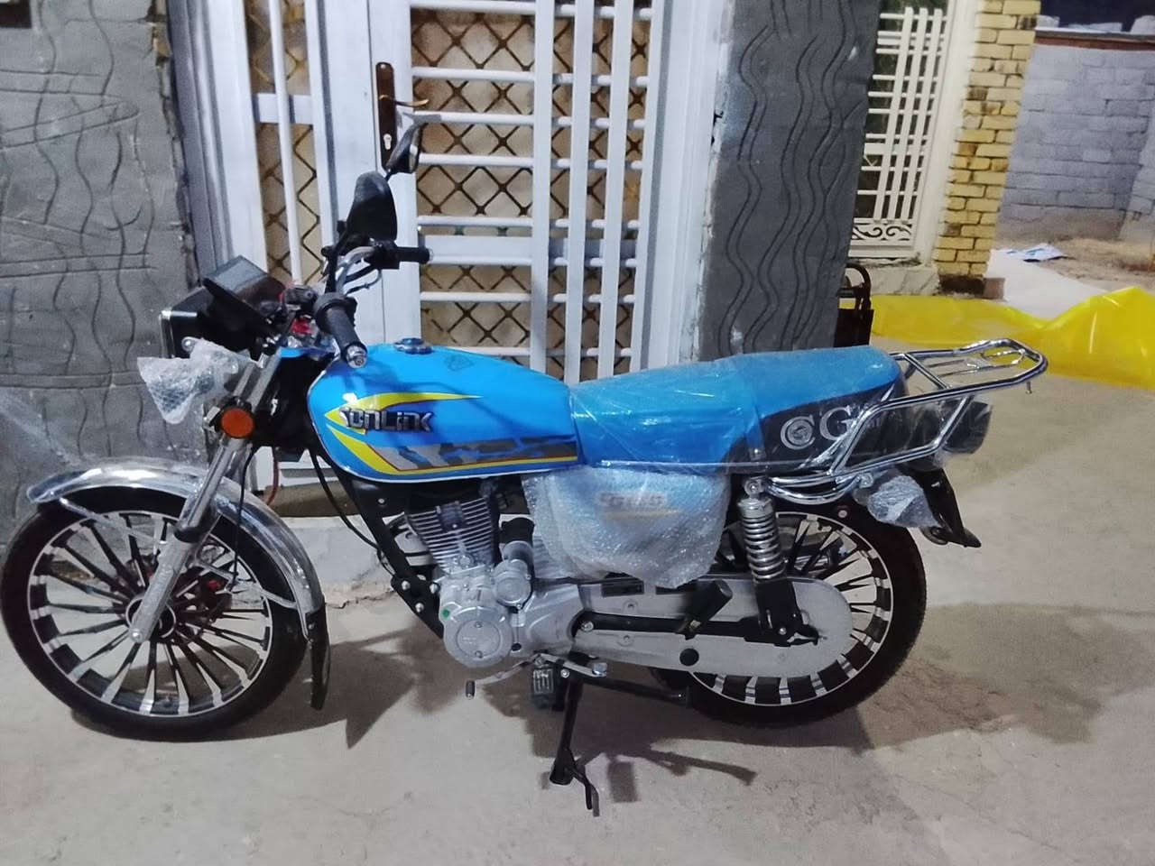 سلام عليكم دراجه سفان موديل25مامشيه طلعنه قبل يومين لبيع الشراي يتصل مكان ابو غرق ***********
