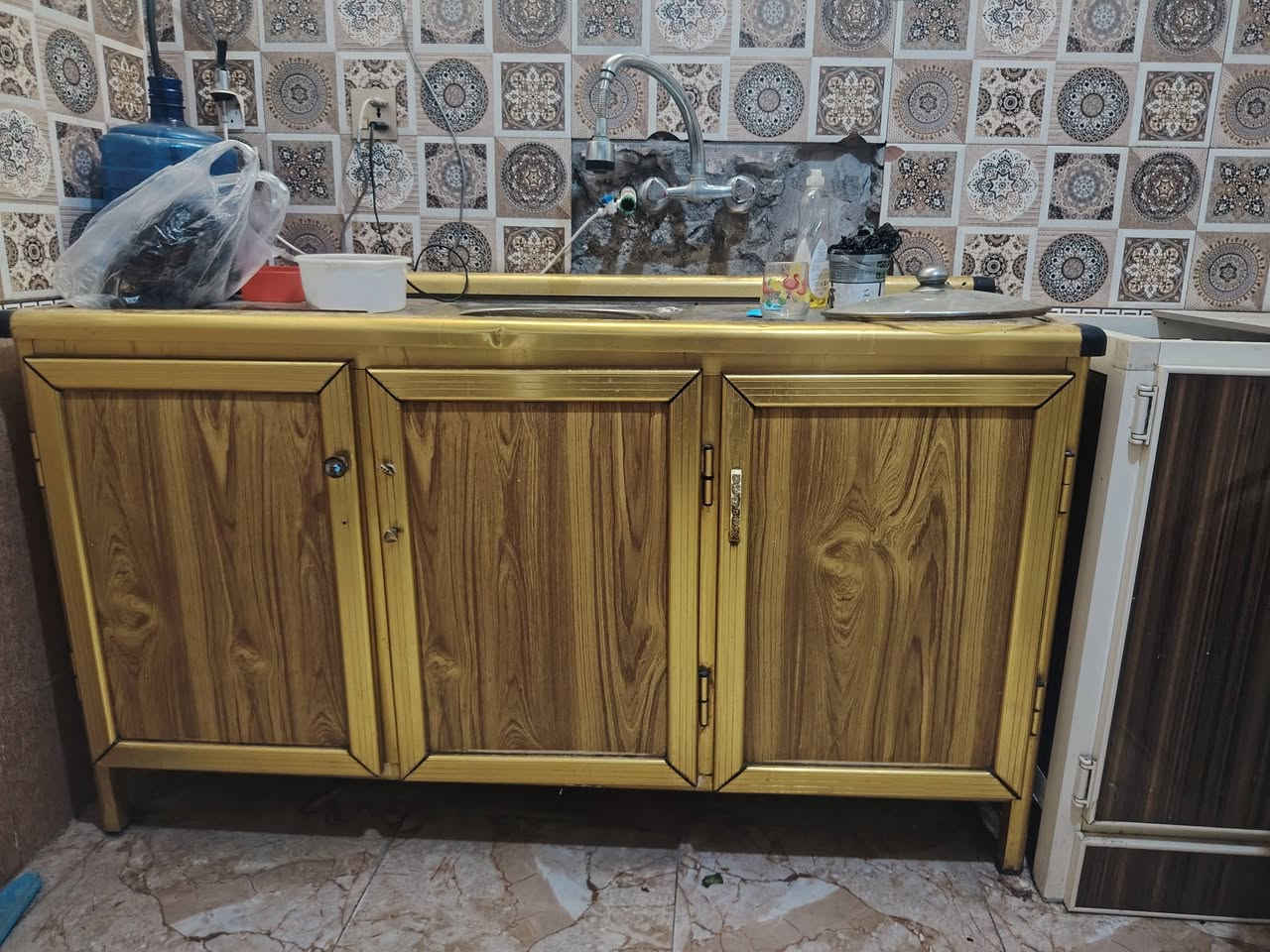كاونتر للبيع خالي من الضرر فط المجر بي صدعه بسيطه جدا
السعر 400 بي مجال ***********
