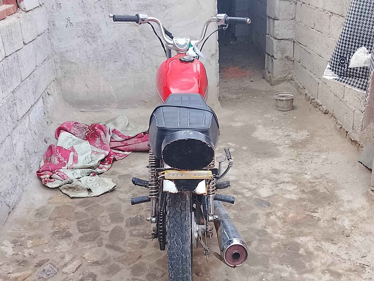 السلام عليكم دراجه للبيع كلك دراجه نظيفه 19 محركها شاصيه 19 دراجه برغي ما ناقصها السعر 275 وبيها مجال مكان الديوانيه ***********
