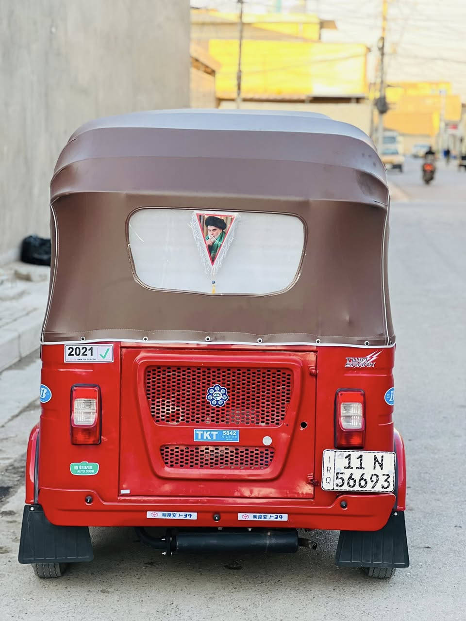 السلام عليكم تكتك للبيع كفاله نضيفه حيل وجاهزه من كلشي كبل لشارع رقم وسنويه بسمي تحويل ثاني يوم السعر 8ونص وبيه مجال  مكاني بغداد الزعفرانية الاتصال ***********
