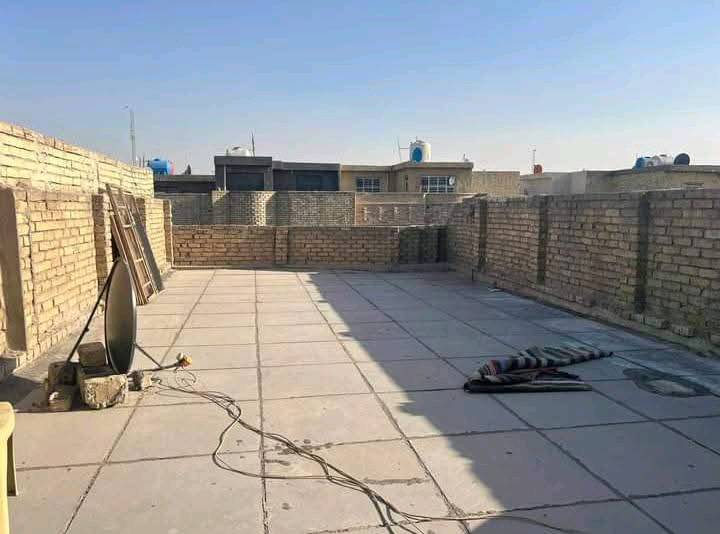 السلام عليكم بيت تجاري طابو للبيع بغداد الكمالية شارع الاصفر بسعر مناسب مساحته 120 متر الواجهة 6 الا ربع طابقين 3 غرف نوم وصالة واستقبال و 2 حمام 1 غربي سويت البيت جان مؤجر 500 والمحل 150 الف رقمي *********** موجود واتساب فيس