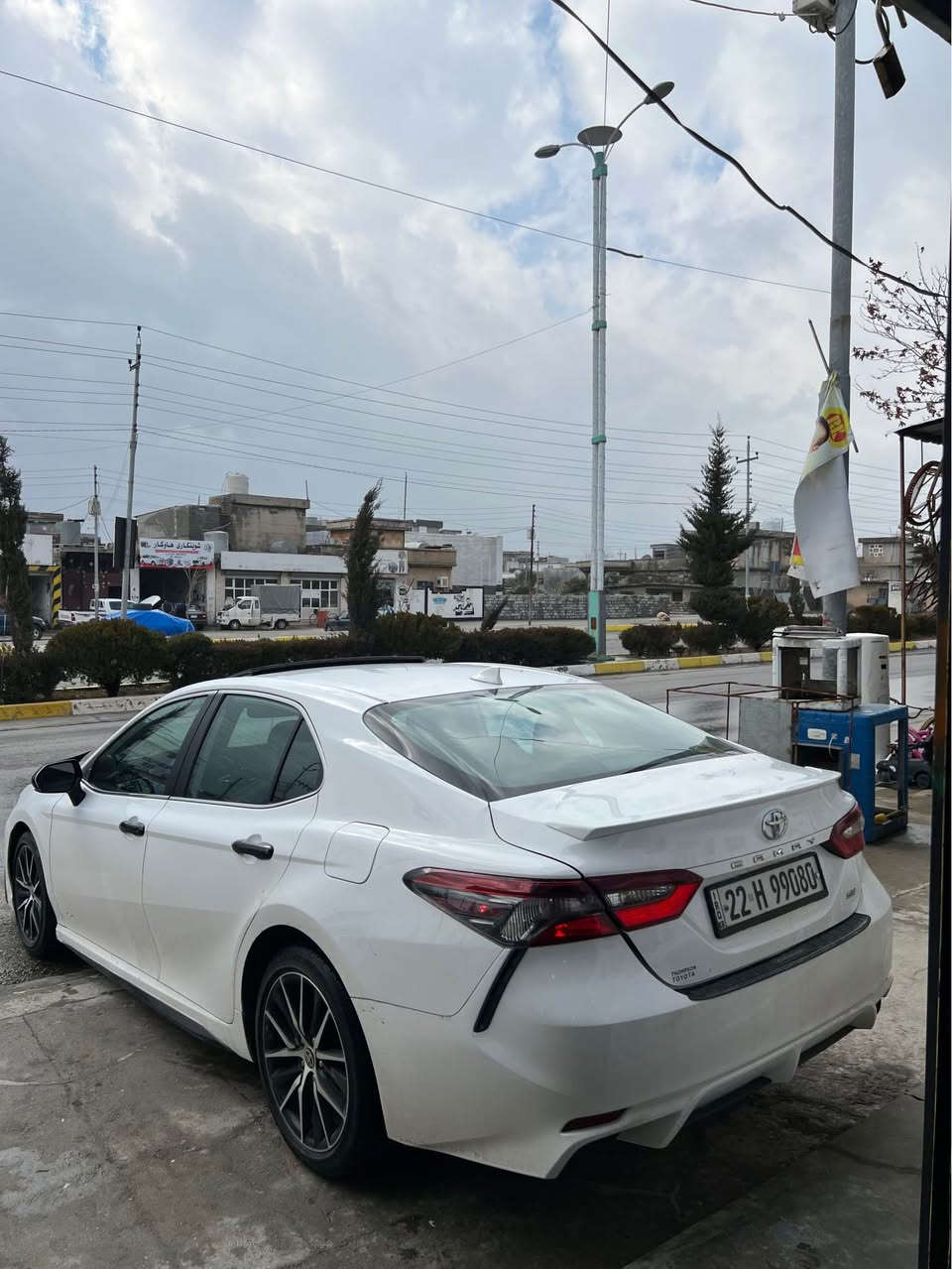 Toyota Camry 2022 SE+
بەسمە
شەخال 
سلاید 
لایت xse
سەیارەکە نمونەیە لە جوانی دا سفر سفرە
٢٥٠ دینار مەسروفی تێدا نیە 
چوار تایەو ویلی لۆکی لە ژێرە
دەستی ماڵانە
٢ پارچەو روبحێکی بۆنیتی بۆیاخە
***********
*********** بشدار, السليمانية

