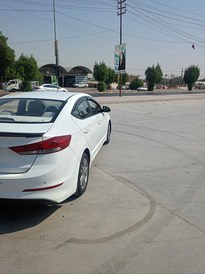 النترا ٢٠١٧ خليجي رقم بغداد الماني باسمنا بيها كرت بلبنيد وباب السائق نص صبغ الباقي شوفت عين كفاله من اي تبديل وصبغ غير مذكور سياره جاهزه وخيرر من الله فول مواصفات عده البصمه السعر 135 للاستفسار *********** النجف, العراق
