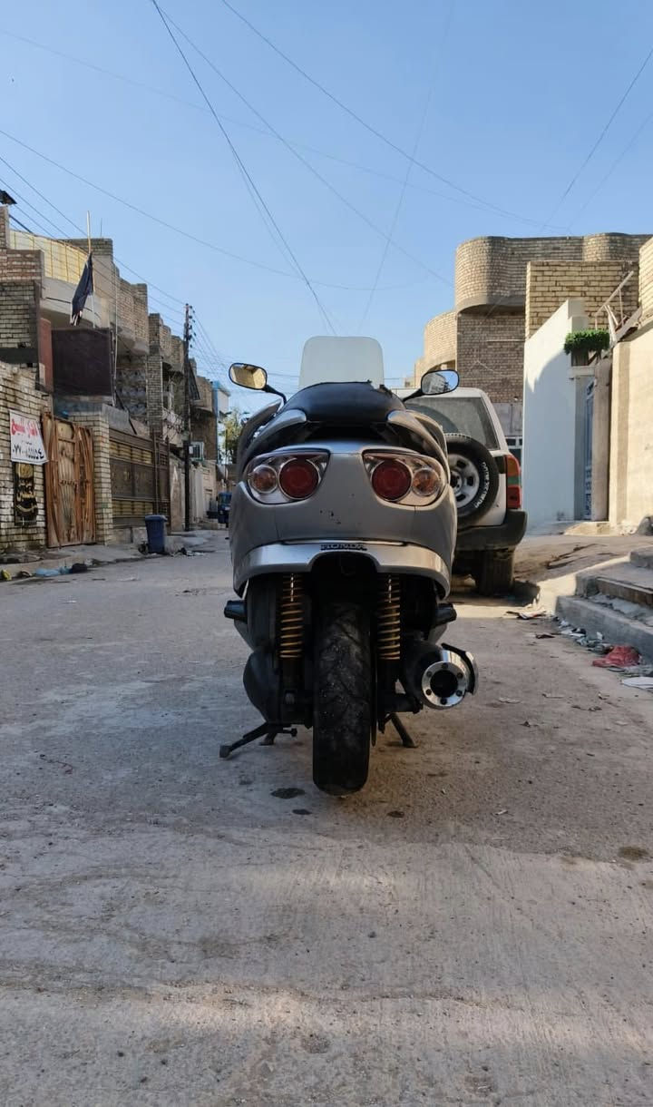 سلام عليكم .دراجة فورزه 09للبيع لون رصاصي حجم المكينة 250cc اربع تحويلات  7كير 2بصمات و2سويج طوارئ /ملاحضة الكلج الخلفي تعبان والكفرات مثل ماموضح بلصورة  السعر$7 مكاني بغداد حي اور هاذ رقمي (***********)
