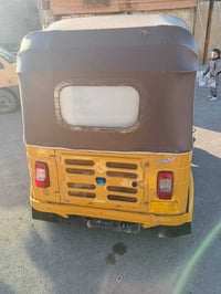 تكتك ٢٠ رقم وسنويه باسمي السعر ٦ونص مكاني بغداد قضاء الحسينيه ٠٧٧٠٤٢١٠...