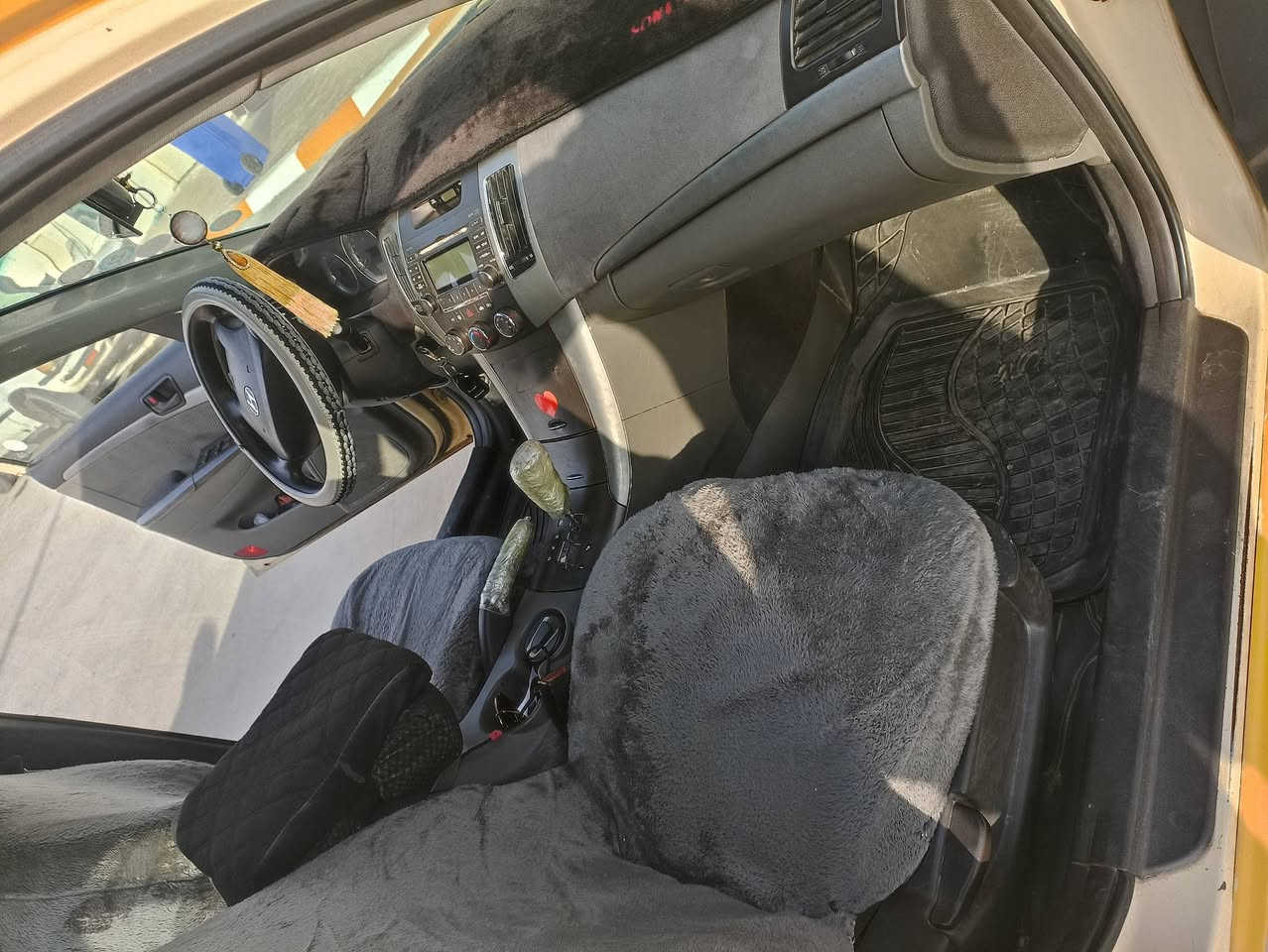 السلام عليكم
سوناتا للبيع : 
موديل 2009 
سنويه لل29 بسمي شرط التحويل بدون وكاله 
السياره صدر حداديه تخم تواير كله شرط جديد 
كير محرك شرط شرط شرط جدد شادهن 
السياره ما ناقصها ربع تبريد تدفئه 
ضررها جاملغ امامي فقط 
مكان السياره الدين الشرقاط 
سونار وين متريد تفحص افحص وحياكم 

***********  احمد عواد 

#ملاحضه وكاله لحد يدور كبل تحويل غيرها ماكو
