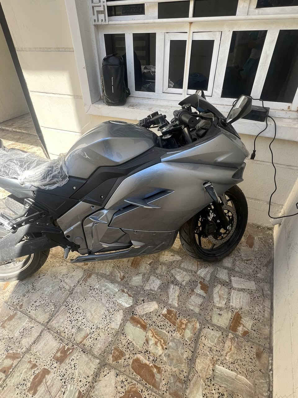 بطح شحن
تفاصيل
وصل شراء باقيله شهرين تقريباً من شركه 
دبل سويج دبل بصمه تشغيل عن بعد وتقفل تايرات من تقفلها 
يعني امأن
٦ بطاريات
ملاحظات عل دراجه
الاشاره اليمين الاماميه مكسوره والخلفيه يسار هم
شراي عجبتك تواصل وياي وميكون خاطر الى طيب 
رقمي عل واتساب ***********
مكاني بغداد عطيفيه
