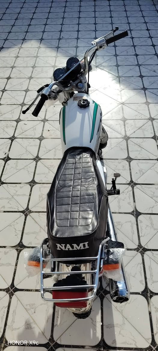 للبيع دراجه نظيفه وحلوه ما عايزه كل شيء موديل 2023 اوراق ضايعه مقفوله كفاله عامه السعر 380وبيها مجال مكان نجف ***********
