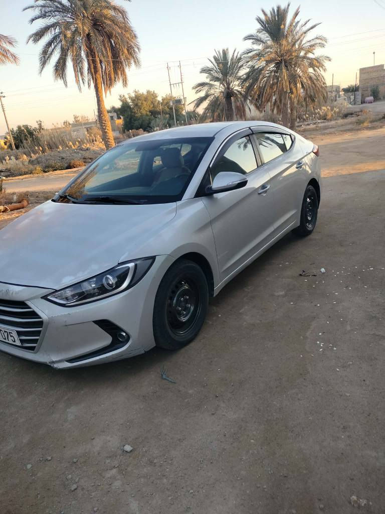 النتره موديل 17 خليجي مكفوله من الصبغ والتبديل محرك 1600 رقم ذي قار بأسمي سنويه 29.سسياره جديده بيها جراد بالقماره مكان سوق شيوخ 118 للاتصال *********** سوق الشيوخ, ذي قار
