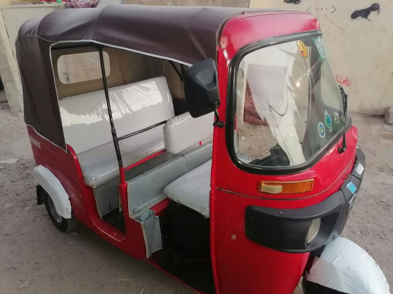 تكتك للبيع باجاج موديل 18 أوراق كامله اصوليه لا تنقيص ولا تبخير كبل للشارع العنوان بغداد الشعلة هاتف ***********
