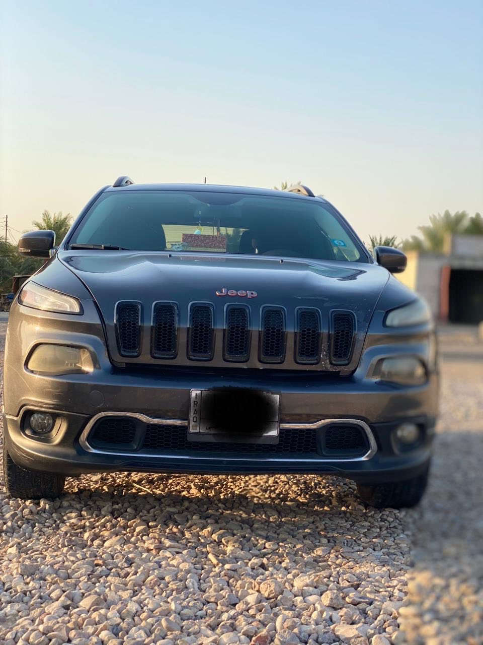 سياره جيب شيروكي البيع مديل 2016 بيهاا قطعه وحده بدون دواخل سياره جديده  فول مواصفات السياره مال جناي  السعر تعال تصال وتدلل ***********
