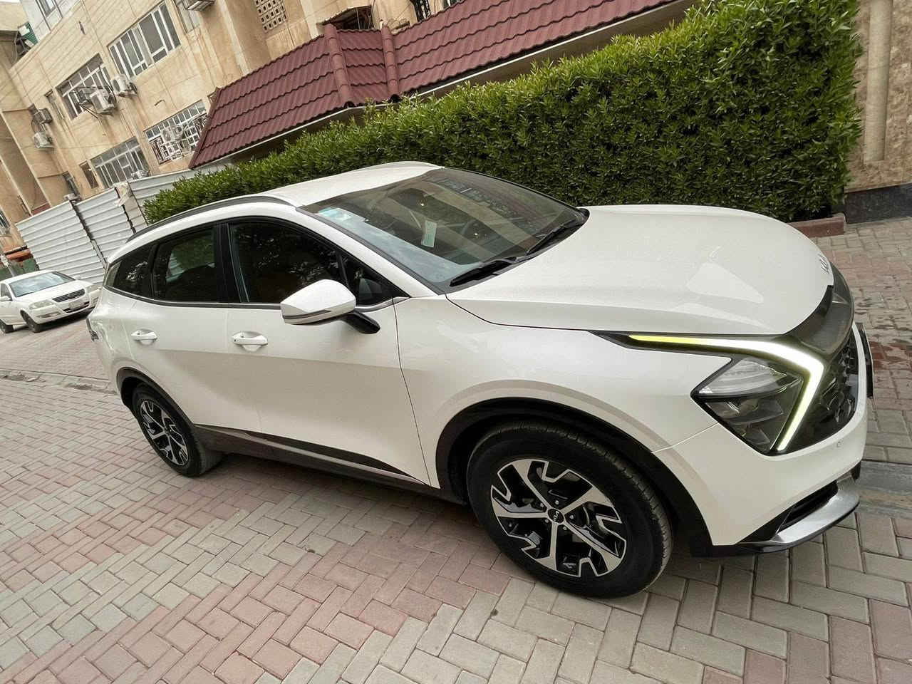 🚗 للبيع - كيا سبورتج برستيج موديل 2022 🚗

🔹 سيارة وارد كوري هايبرد 
🔹 الفئة: برستيج عدا البنوراما
🔹 المسافة المقطوعة: 60 كيلو متر
🔹 حالة الإيرباك: دركه

ضرر السياره : حافت البنيد و حافت الجاملغ اليمين تكحيل

💰السعر : 185$و بيه مجال

🔹 المواصفات:
✅ كراسي كهرباء
✅ تشغيل بصمة + تشغيل عن بعد
✅ بصمة أبواب
✅ شاشة متصلة + شاشة كبيرة
✅ كاميرا خلفية دوارة
✅ مقاعد جلد لون مشمشي
✅ كشنات تدفئة + تبريد
✅ حساسـات خلفية
✅ لايت زينون + LED + كشافات
✅ بك لايت LED
✅ مثبت سرعة (Cruise Control)
✅ أوضاع القيادة (Drive Mode)
✅ الأوامر الصوتية
✅ فحص أنظمة السيارة
✅ حساس ضغط الإطارات
✅ شفتات مقود
✅ نظام ترحيب
✅ قطعتين تبريد
✅ هند بريك بصمة
✅ مانع انزلاق + نظام نزول المنحدرات
✅ إشارات مرايا جانبية
✅ مخرج طاقة

📩 للتواصل:
***********   (واتساب أو اتصال)

📍 المكان: بغداد –

#كيا_سبورتج #Sportage_2023 #سيارات_للبيع #بغداد #CarX
