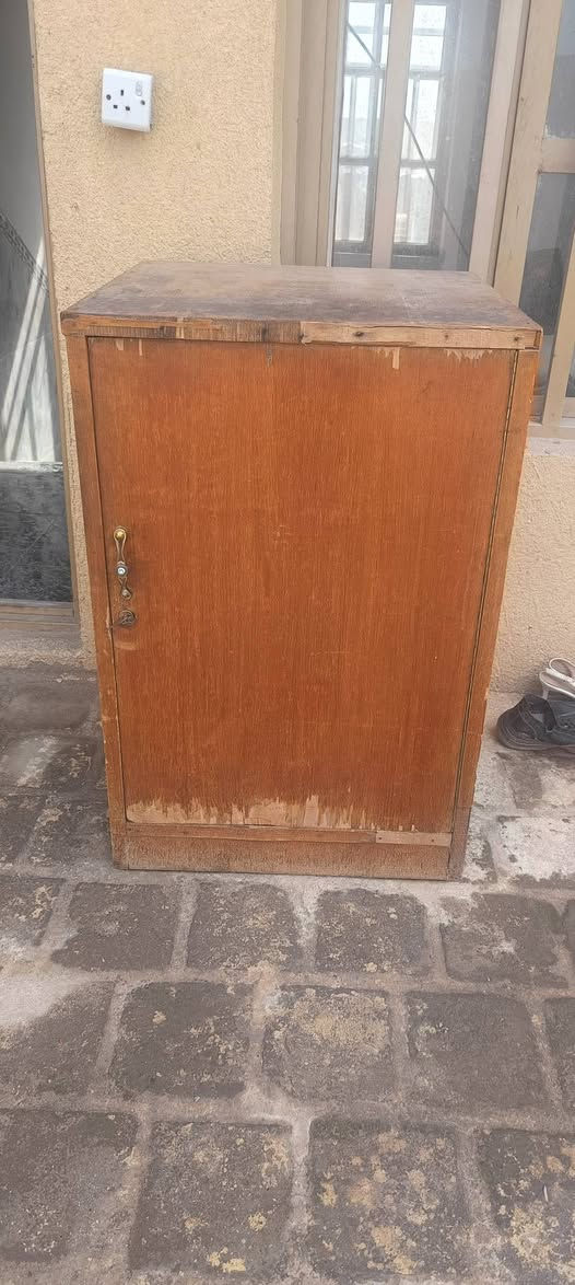 السلام عليكم عندي هذني اريد ابيعهن كلهن رايدهن ب 160 وبيهن مجال شي بسيط مستعجل ع بيعه مالتهن لان ماعندي مكان بالبيت 
مكاني حي العامل سوق الأخير قرب مستوصف الامير 
دراجة شغالة تجي يمي تفحص وتروح وحدها سعرها 70 الف 
المبردة 70 الف وحدها 
البوفيه 20 الف 
بيهن مجال شي بسيط رقمي 
***********
