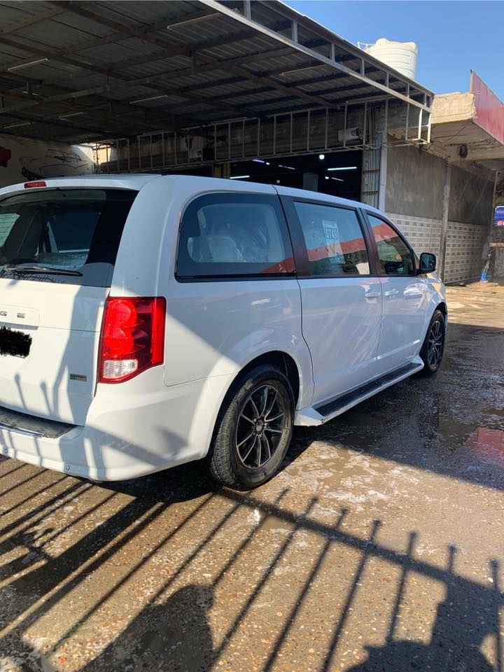 سلام عليكم دوج كرفان للبيع مديل 2019 وارد امريكي حادثها قطعه وحده فقط والباقي كفاله عامه مكينه كير كفاله حداديه جديده سياره جديده علا اخر حبايه سياره جديده حيل رقم انكليزي باسمنه تحويل ممباشر سعرها ١٦٠ وبيها مجال للشراي 

‭٠٧٧٦ ٦٣٥ ٥١٢١‬ شراي يتصل فقط.  مكلف بلنشر.
